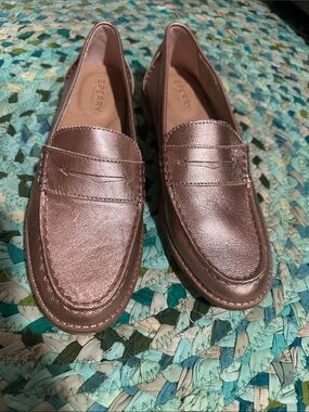 Sperry Women’s Metallic Leather Rose Gold Penny Loafers size 8